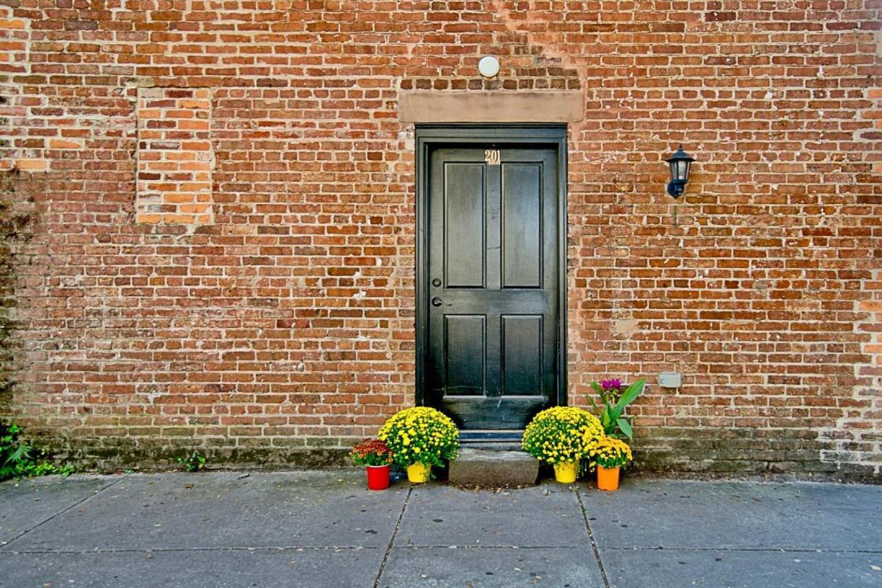 Comfy Carriage House Steps From The River Savannah Exteriér fotografie